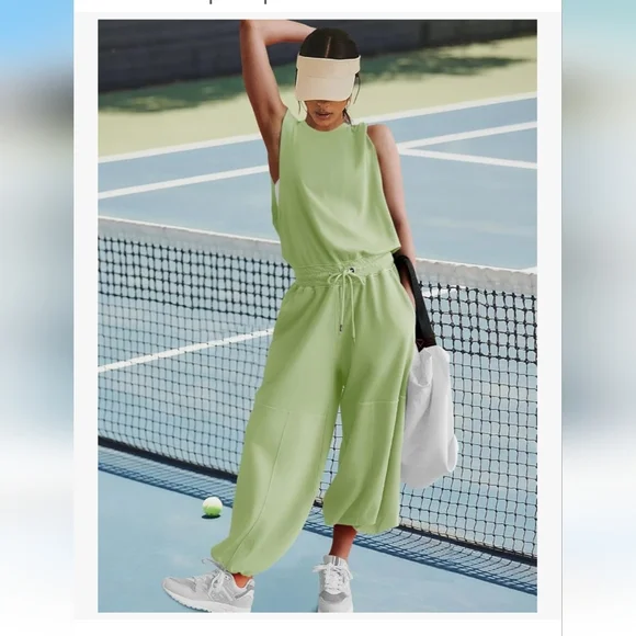 NWOT Oversized Green Women's Jumpsuit - Picture 3 of 3